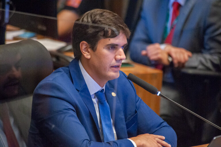 Prudente só no nome: Rafael ataca Celina por salvar o BRB que o MDB deixou afundar