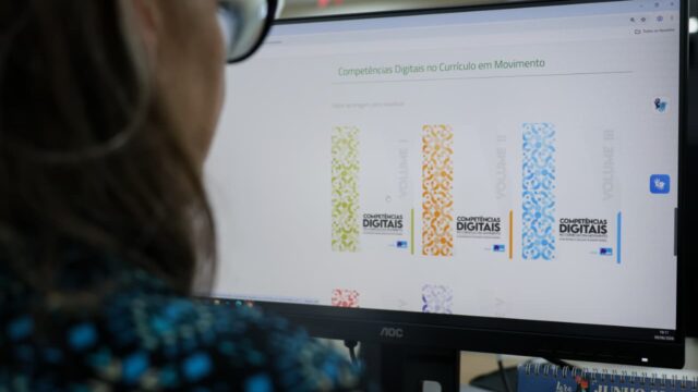 Rede pública do DF lança cadernos sobre educação digital