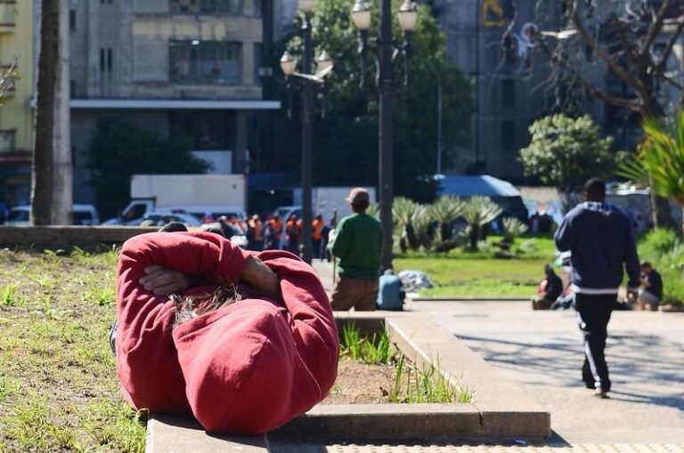 Representantes aprovam diretrizes sobre segurança e população em situação de rua