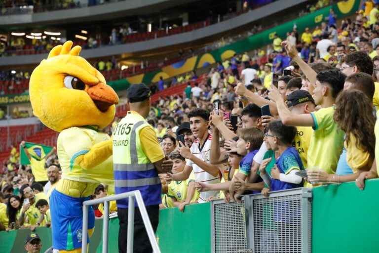 Servidores do DF poderão sair três horas antes dos jogos do Brasil