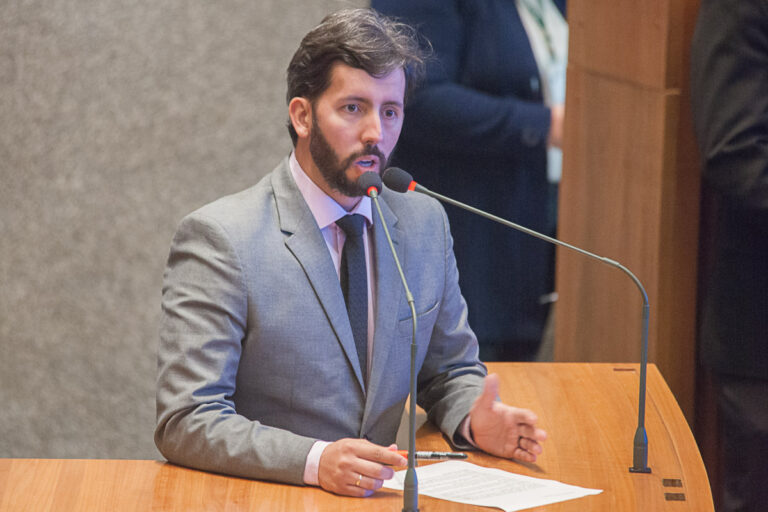 Briga pela vaga de vice de Grass expõe racha na esquerda do DF
