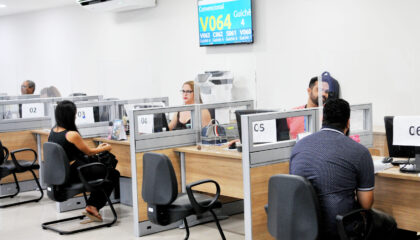 Atendimento ao público em uma Agência do Trabalhador do Distrito Federal