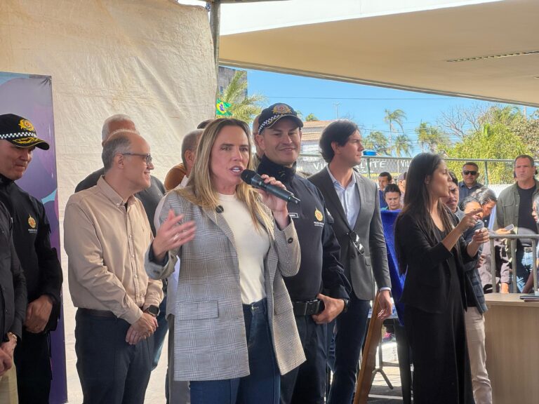 Celina anuncia GDF na Sua Porta na Estrutural
