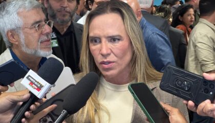 Celina Leão durante cerimônia de oficialização das regiões administrativas 26 de Setembro e Ponte Alta