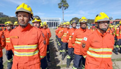 Governadora Celina Leão anuncia prorrogação do concurso do Corpo de Bombeiros do DF