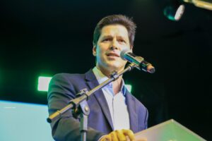 Governador Daniel Vilela discursa durante evento