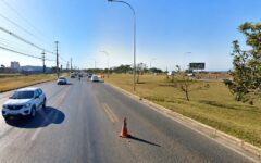 Trânsito na DF-001 em trecho com operação de faixa reversa