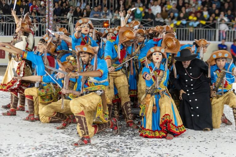 Quadrilha junina se apresenta durante o Candangão Junino