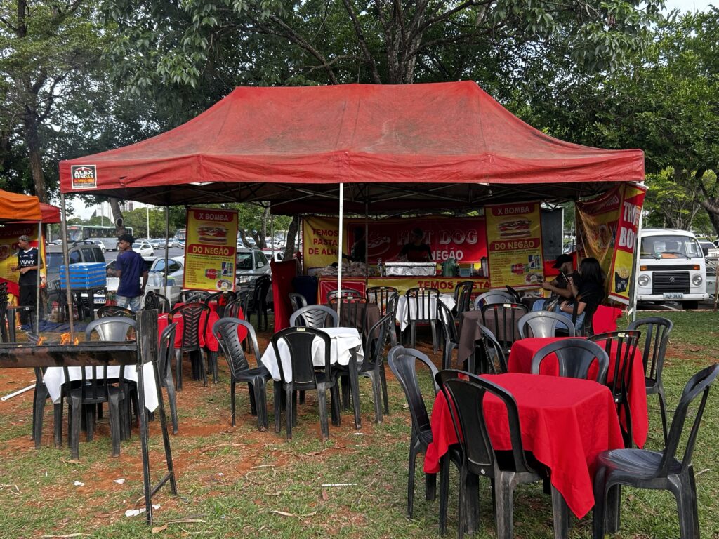Ambulantes trabalham em evento no Distrito Federal