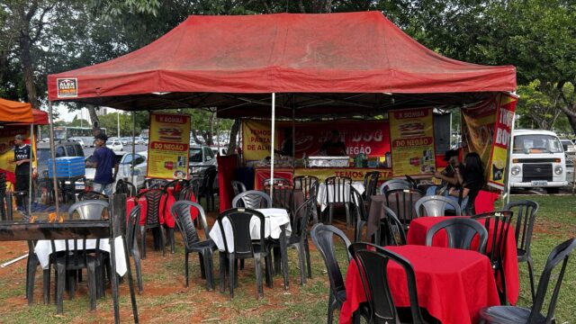 Ambulantes trabalham em evento no Distrito Federal