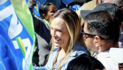 Celina lança pré-candidatura ao GDF diante de 4 mil pessoas em Ceilândia