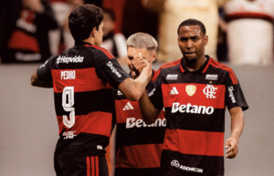 Flamengo vence Olimpia por 4 a 2 diante de 52 mil torcedores em Brasília