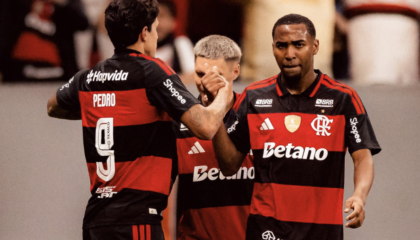 Flamengo vence Olimpia por 4 a 2 diante de 52 mil torcedores em Brasília