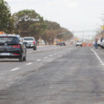Veículos trafegam pela Avenida Hélio Prates