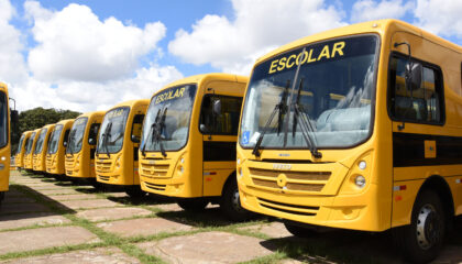 Ônibus escolar usado no transporte de estudantes da rede pública do Distrito Federal