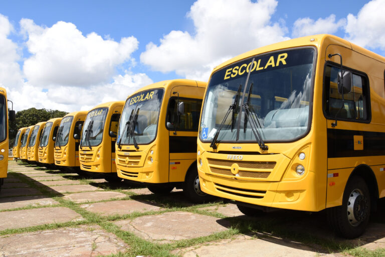Ônibus escolar usado no transporte de estudantes da rede pública do Distrito Federal
