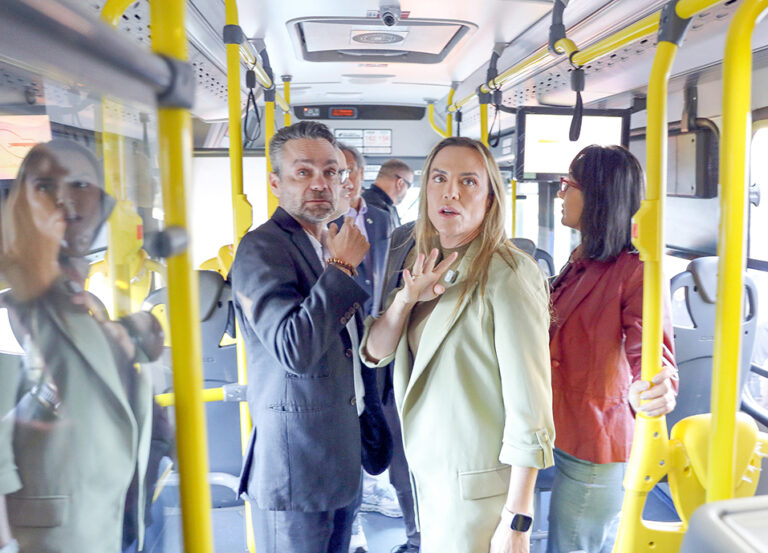 Novos ônibus entregues para o transporte público do Distrito Federal