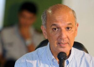 Candidato aciona TRE-DF para barrar candidatura de Arruda ao GDF