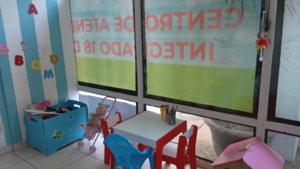 Sala preparada para o atendimento de crianças no Centro Integrado 18 de Maio