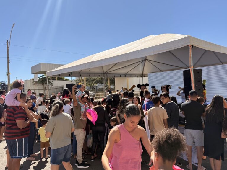 Famílias acompanham atividades do Festival Cultura Viver Juntos na Rua do Lazer, no Gama