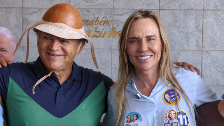 Manoel de Andrade reúne Celina Leão e amigos em aniversário com homenagem aos garçons