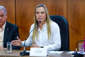 Celina apresenta plano de R$ 29,2 bilhões para ampliar Metrô e criar dois VLTs no DF