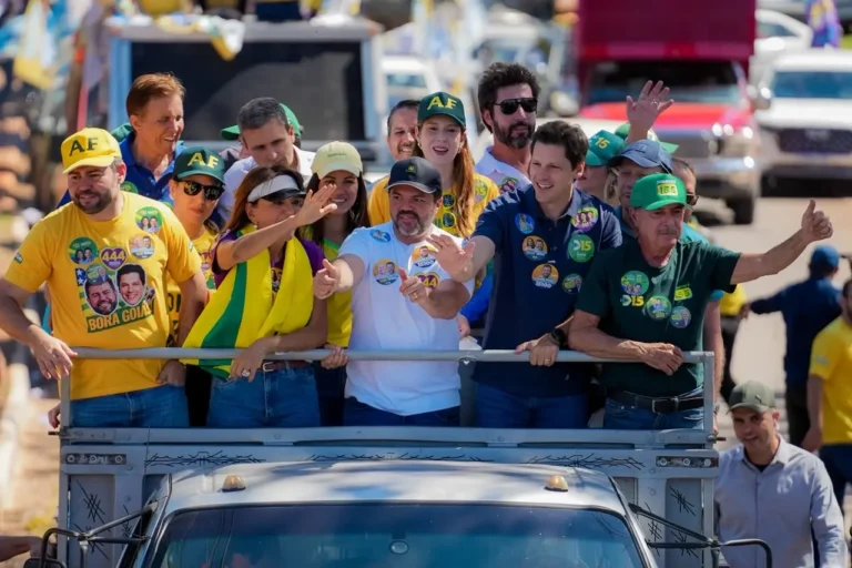 Daniel Vilela e Márcio Corrêa participam de carreata eleitoral em Anápolis
