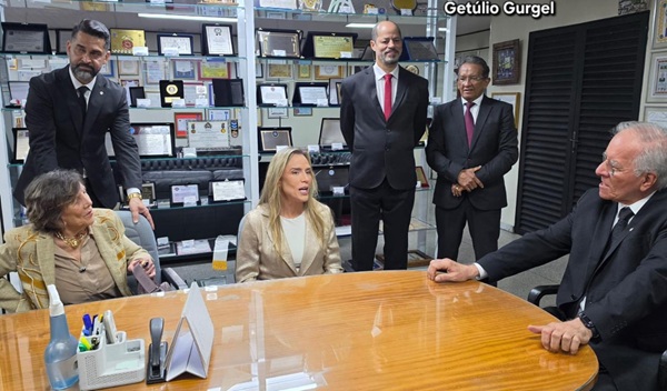 Celina Leão recebe honraria em solenidade do Grande Oriente do Brasil