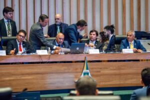 Deputados integrantes da Mesa Diretora durante sessão no plenário da CLDF