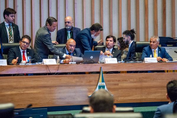 Deputados integrantes da Mesa Diretora durante sessão no plenário da CLDF