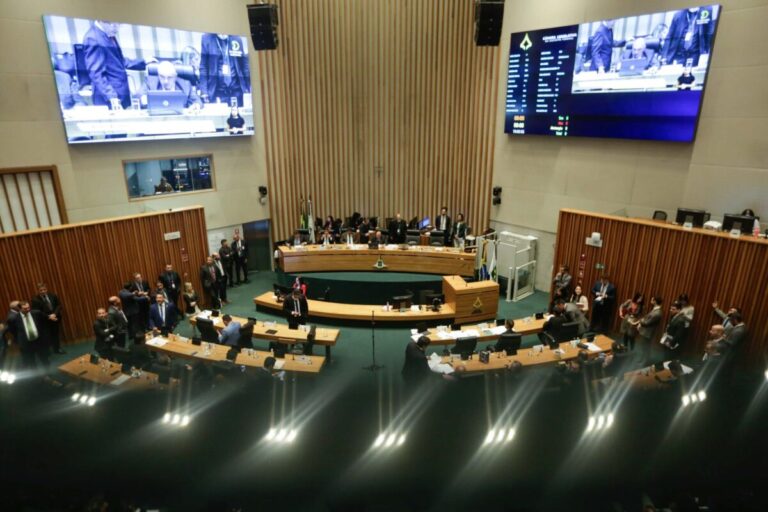 Vista ampla do plenário da Câmara Legislativa do Distrito Federal