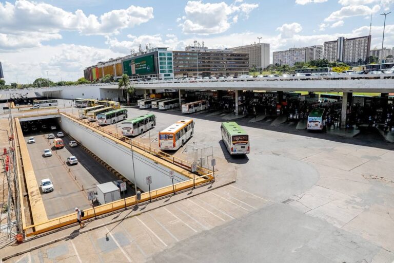 Ônibus estacionados na Rodoviária do Plano Piloto